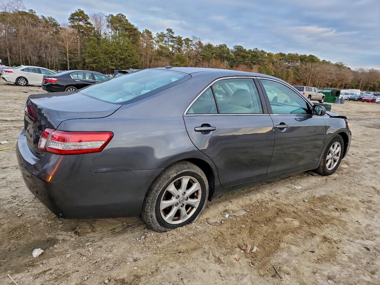 2011 TOYOTA CAMRY BASE photo 3
