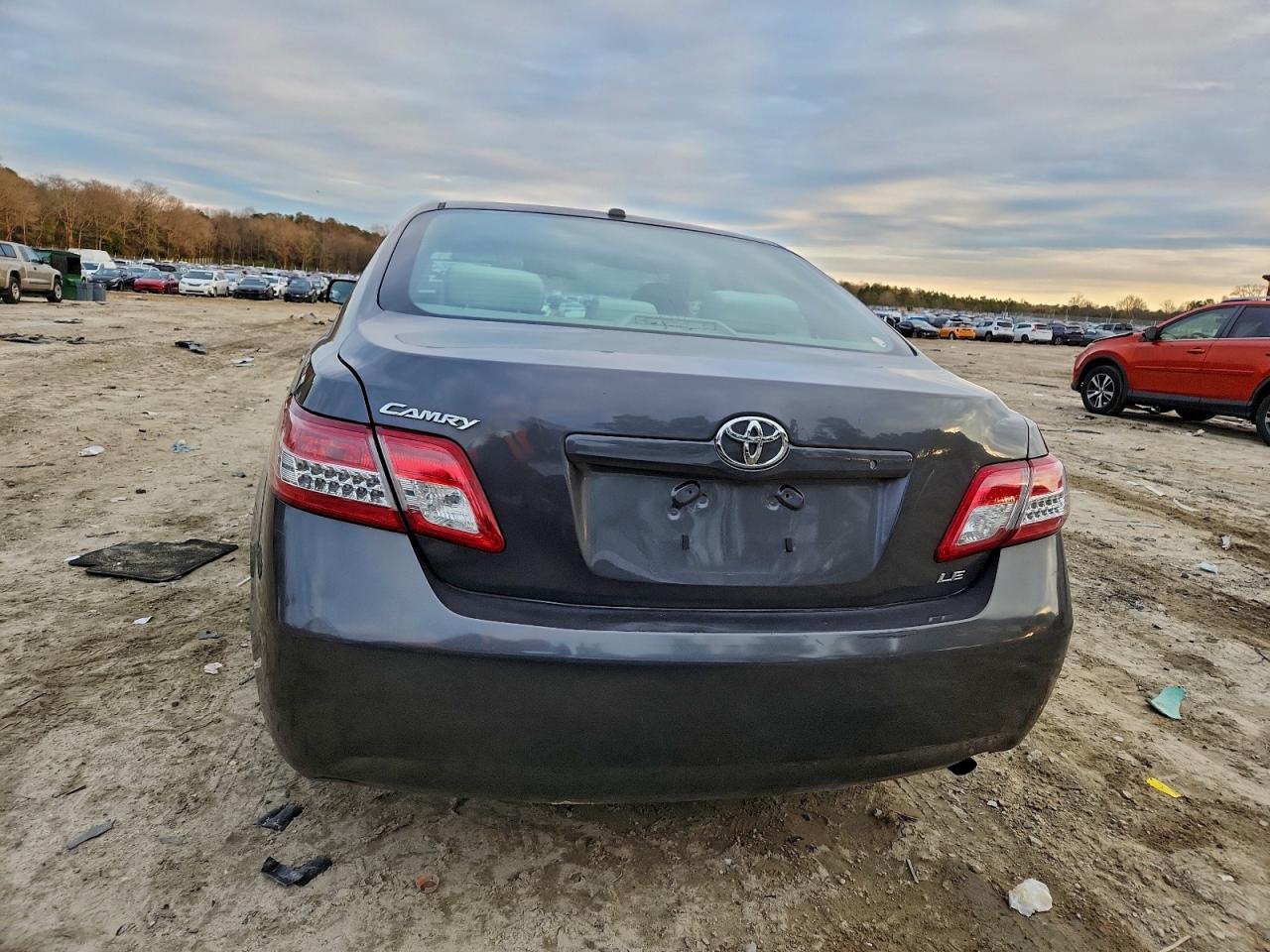 2011 TOYOTA CAMRY BASE photo 6