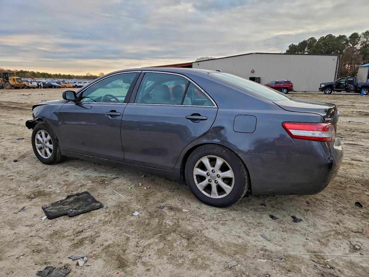 2011 TOYOTA CAMRY BASE photo 2