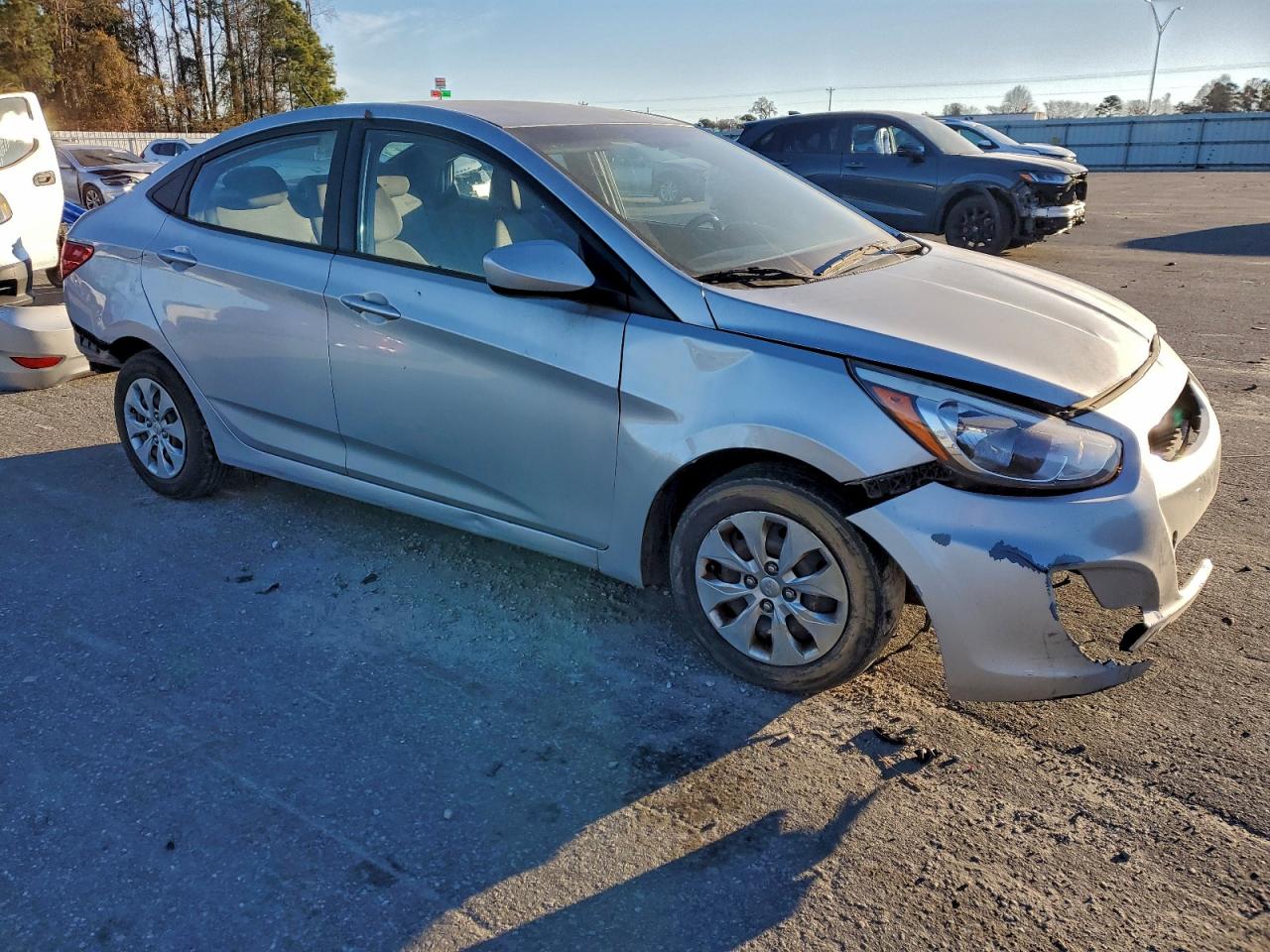 2017 HYUNDAI ACCENT SE photo 4