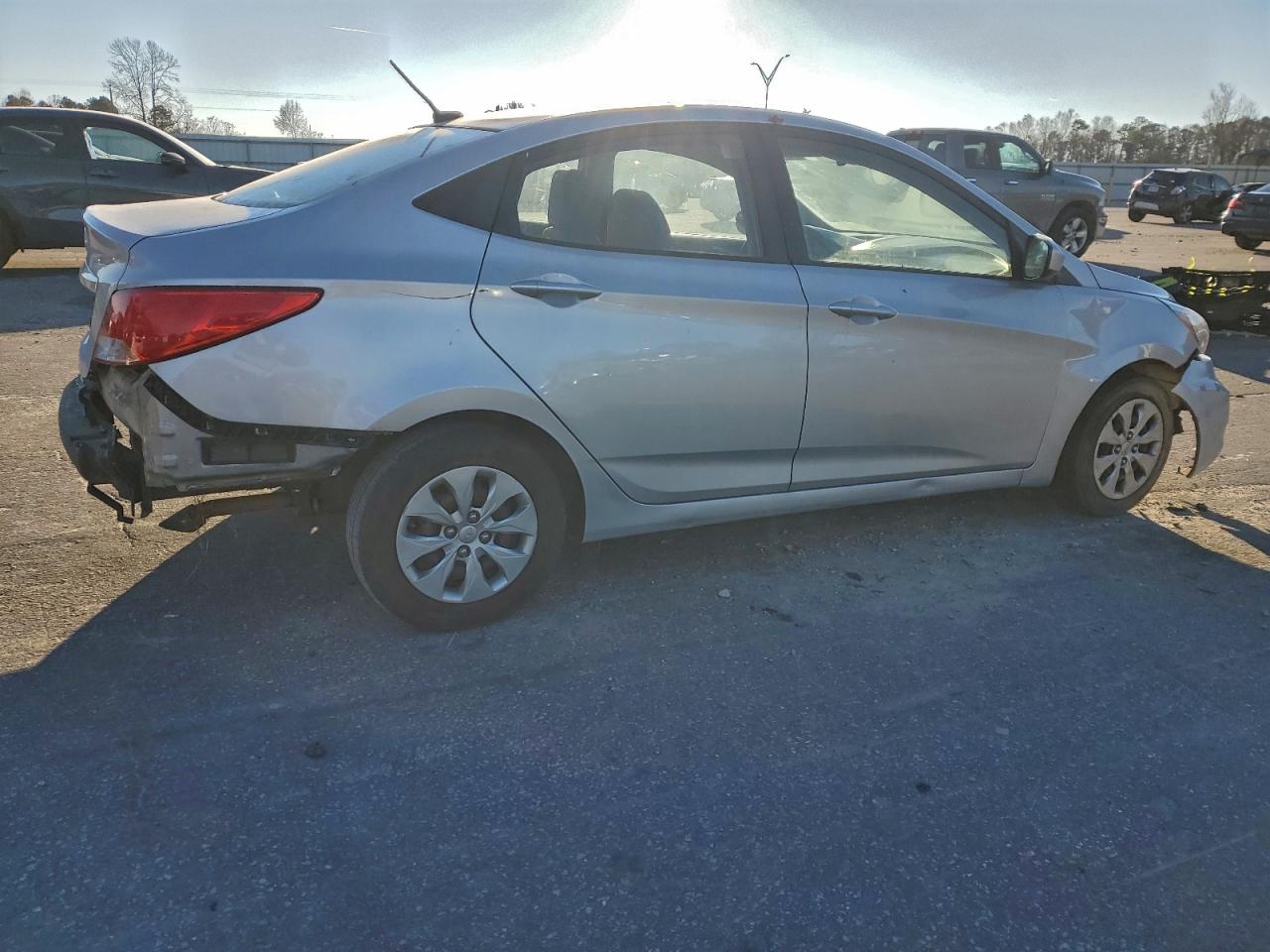 2017 HYUNDAI ACCENT SE photo 3