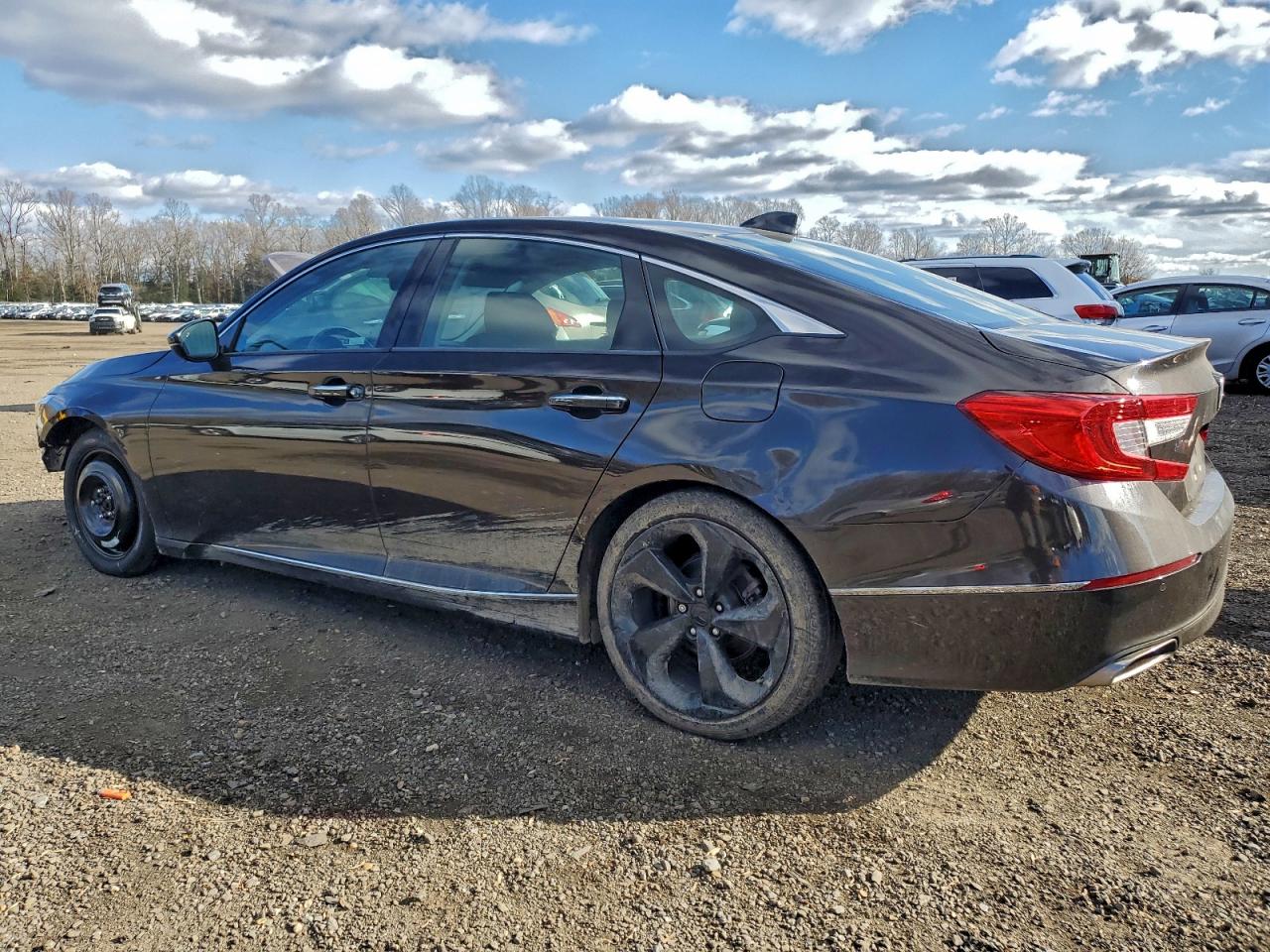 2018 HONDA ACCORD TOURING photo 2