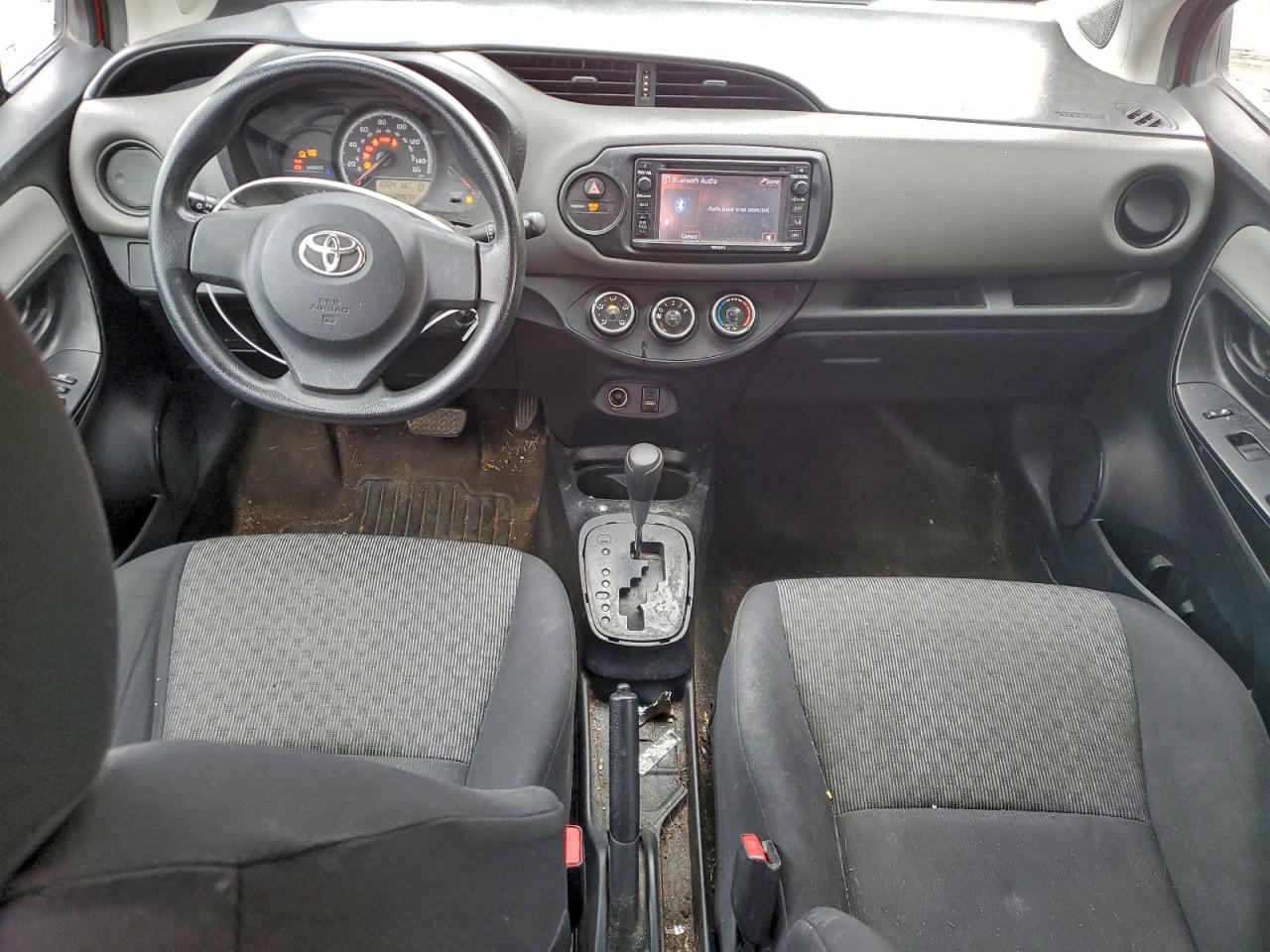 2015 TOYOTA YARIS photo 15