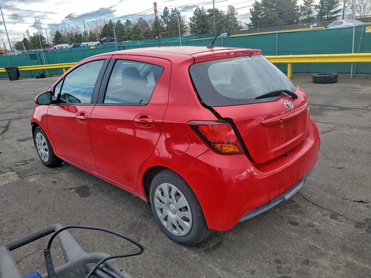 2015 TOYOTA YARIS photo 3
