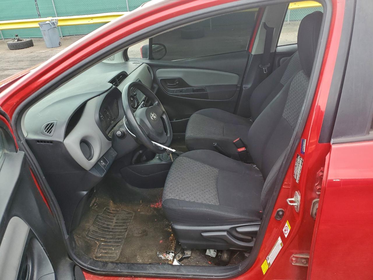 2015 TOYOTA YARIS photo 13