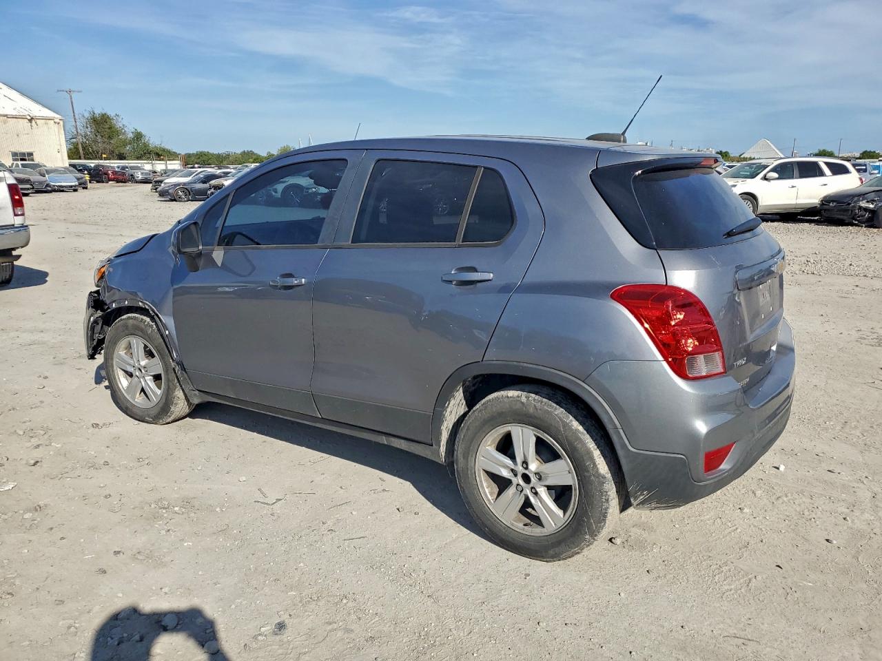 2020 CHEVROLET TRAX LS photo 2