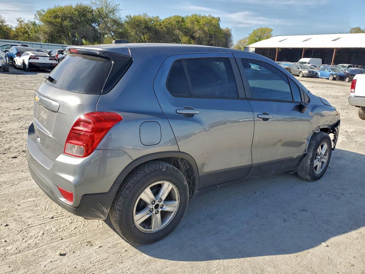 2020 CHEVROLET TRAX LS photo 3