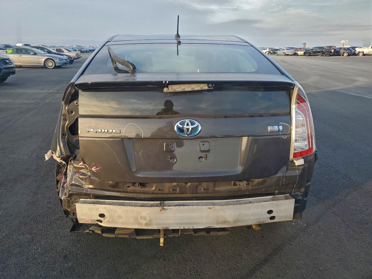 2013 TOYOTA PRIUS photo 6