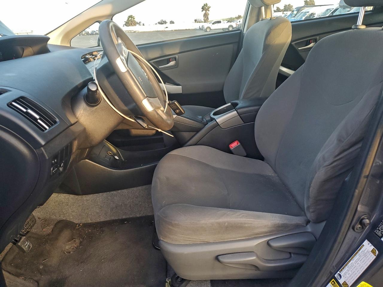 2013 TOYOTA PRIUS photo 7
