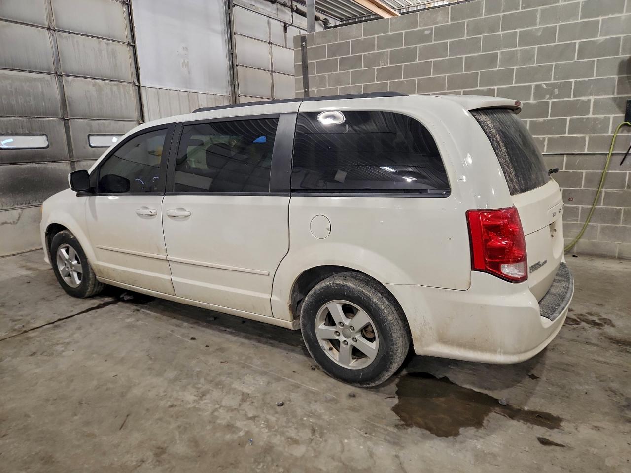 2013 DODGE GRAND CARAVAN SXT photo 2