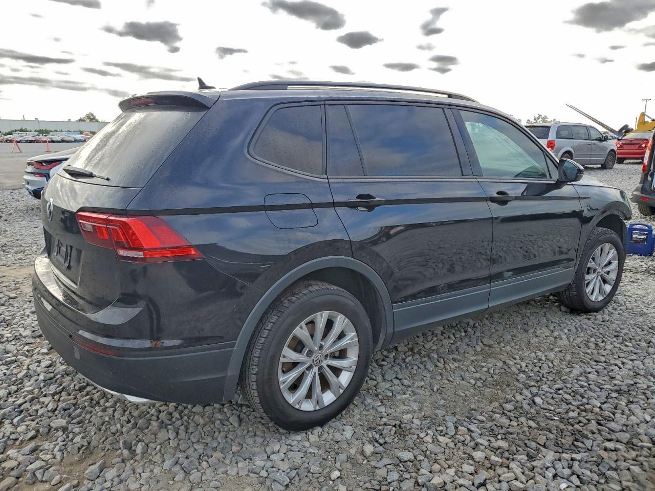 2020 VOLKSWAGEN TIGUAN S photo 3