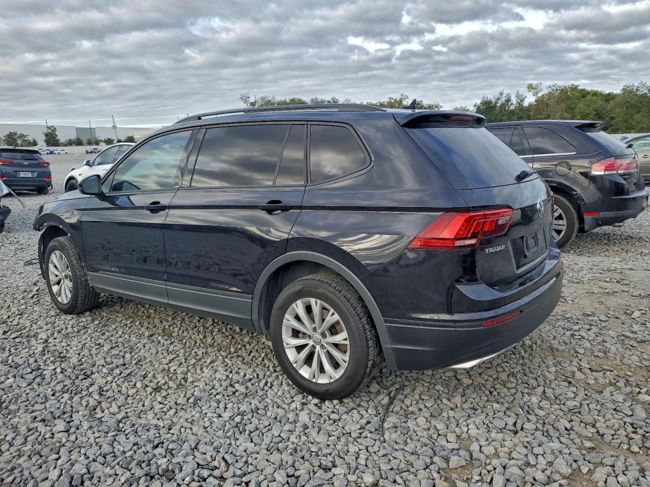2020 VOLKSWAGEN TIGUAN S photo 2