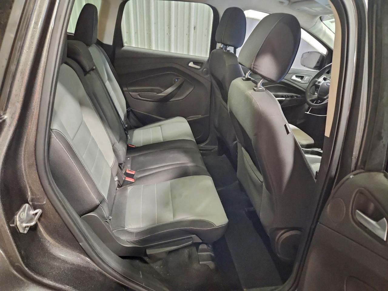 2016 FORD ESCAPE SE photo 11