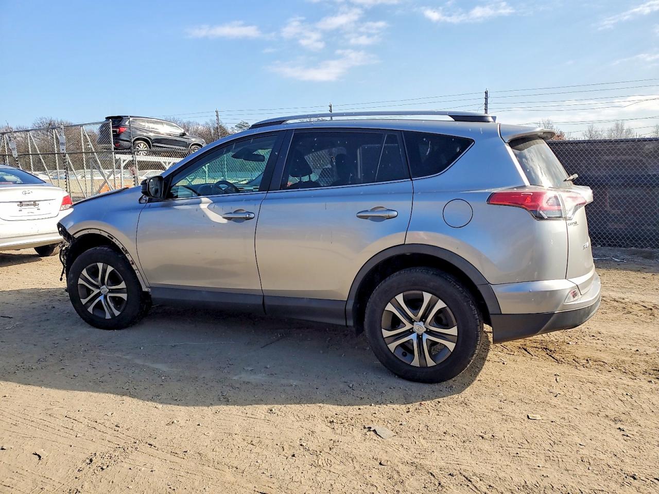 2018 TOYOTA RAV4 LE photo 2