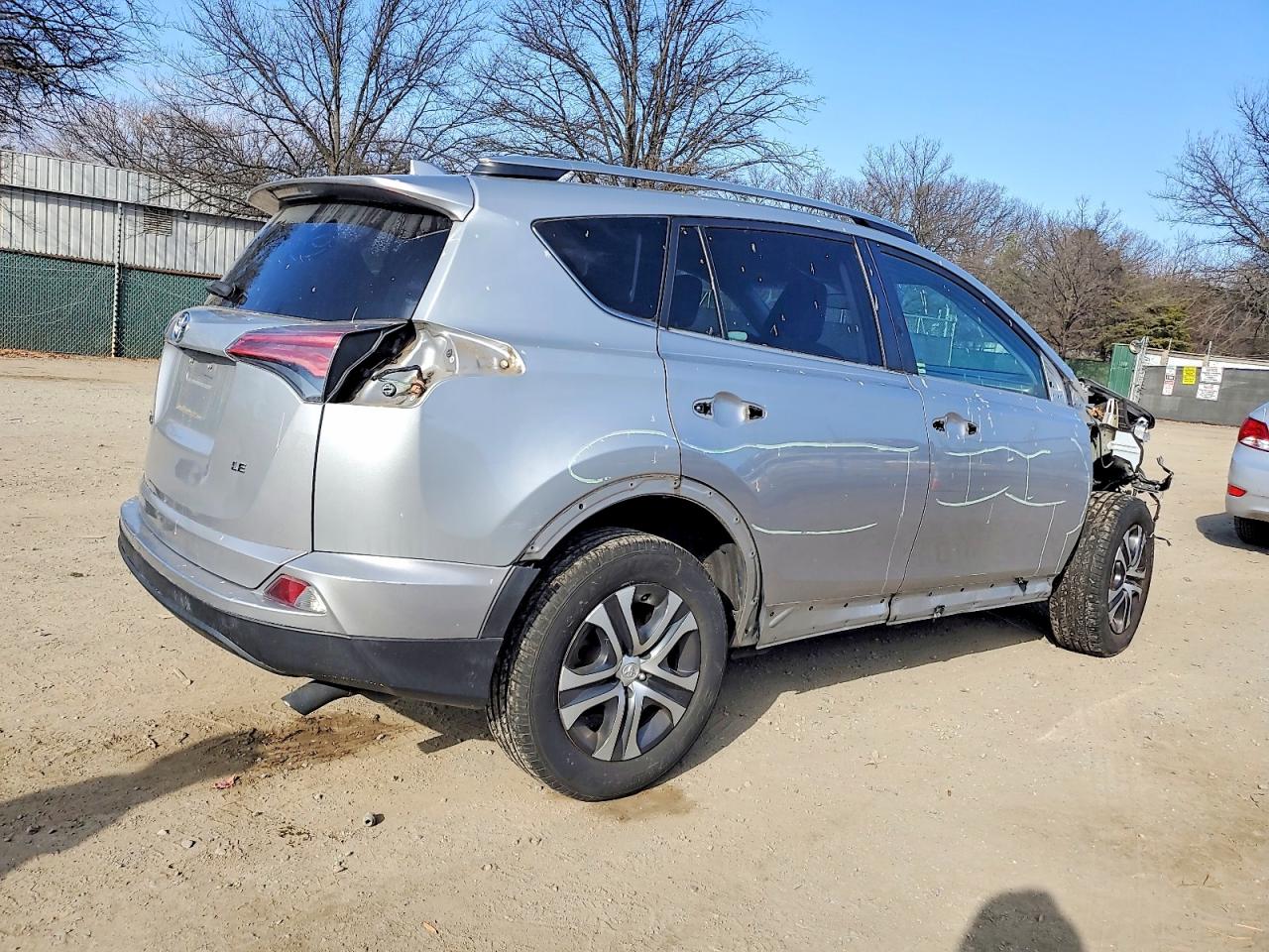2018 TOYOTA RAV4 LE photo 3