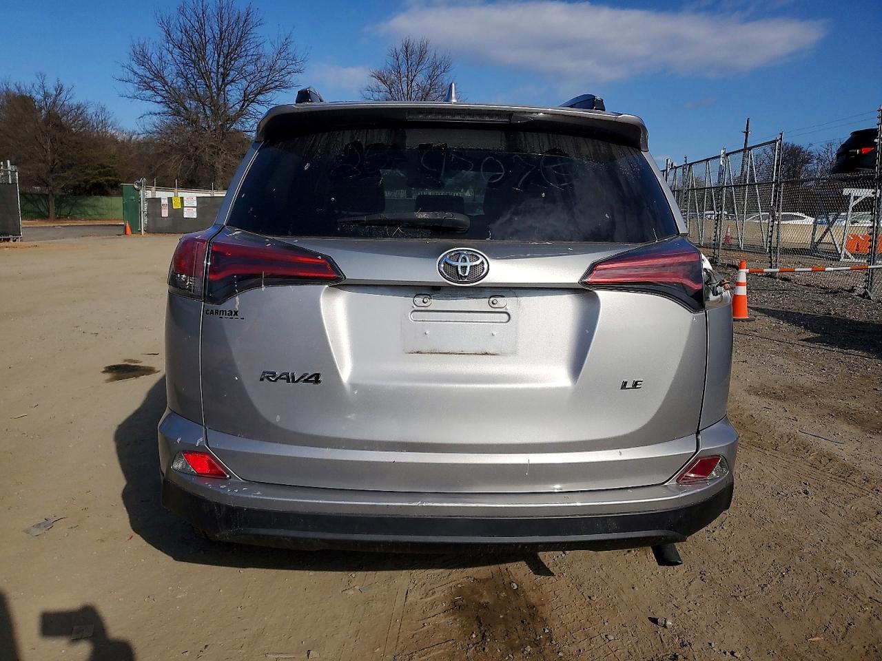 2018 TOYOTA RAV4 LE photo 6