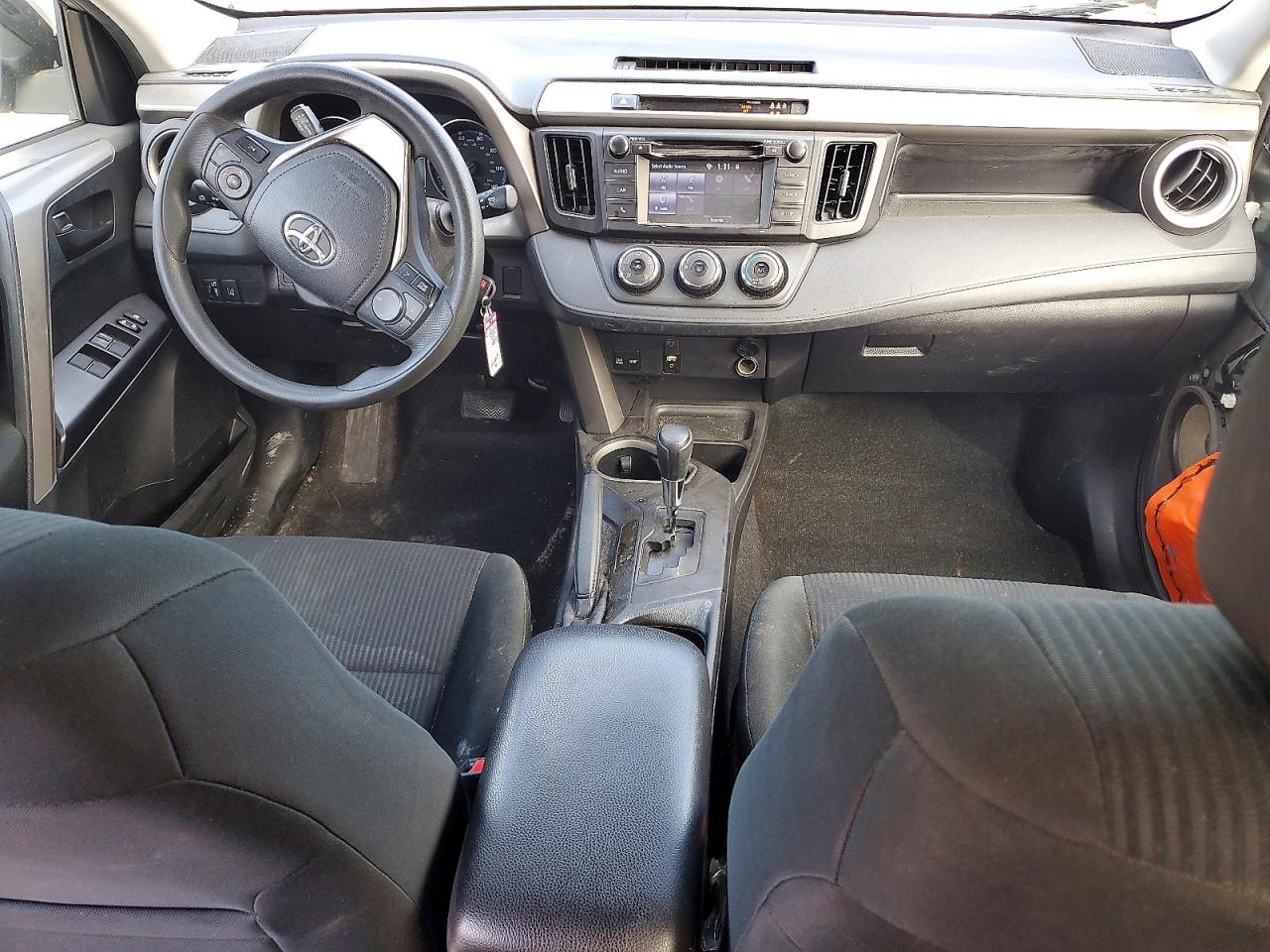 2018 TOYOTA RAV4 LE photo 8