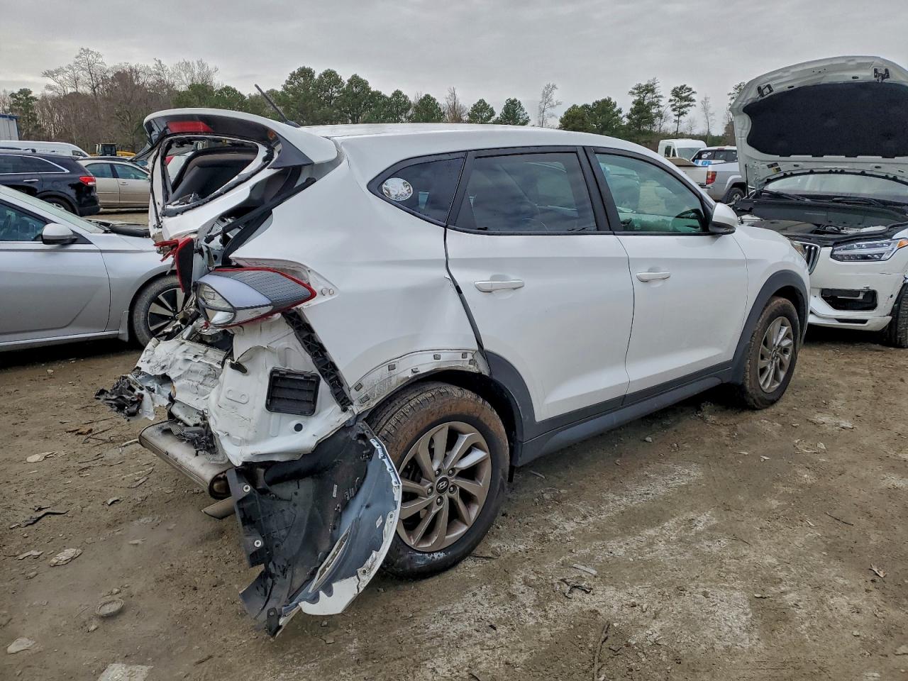 2018 HYUNDAI TUCSON SE photo 3