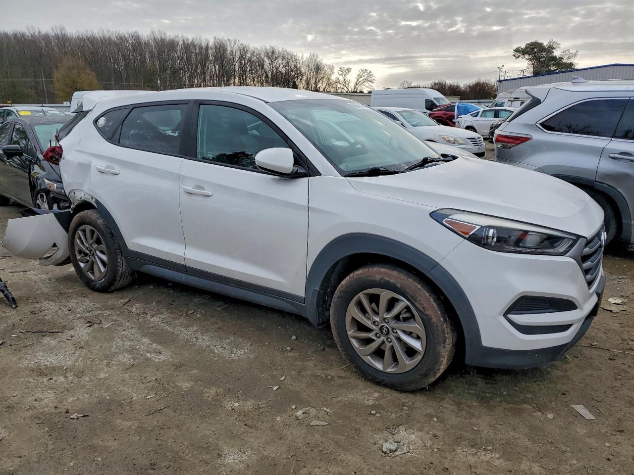 2018 HYUNDAI TUCSON SE photo 4