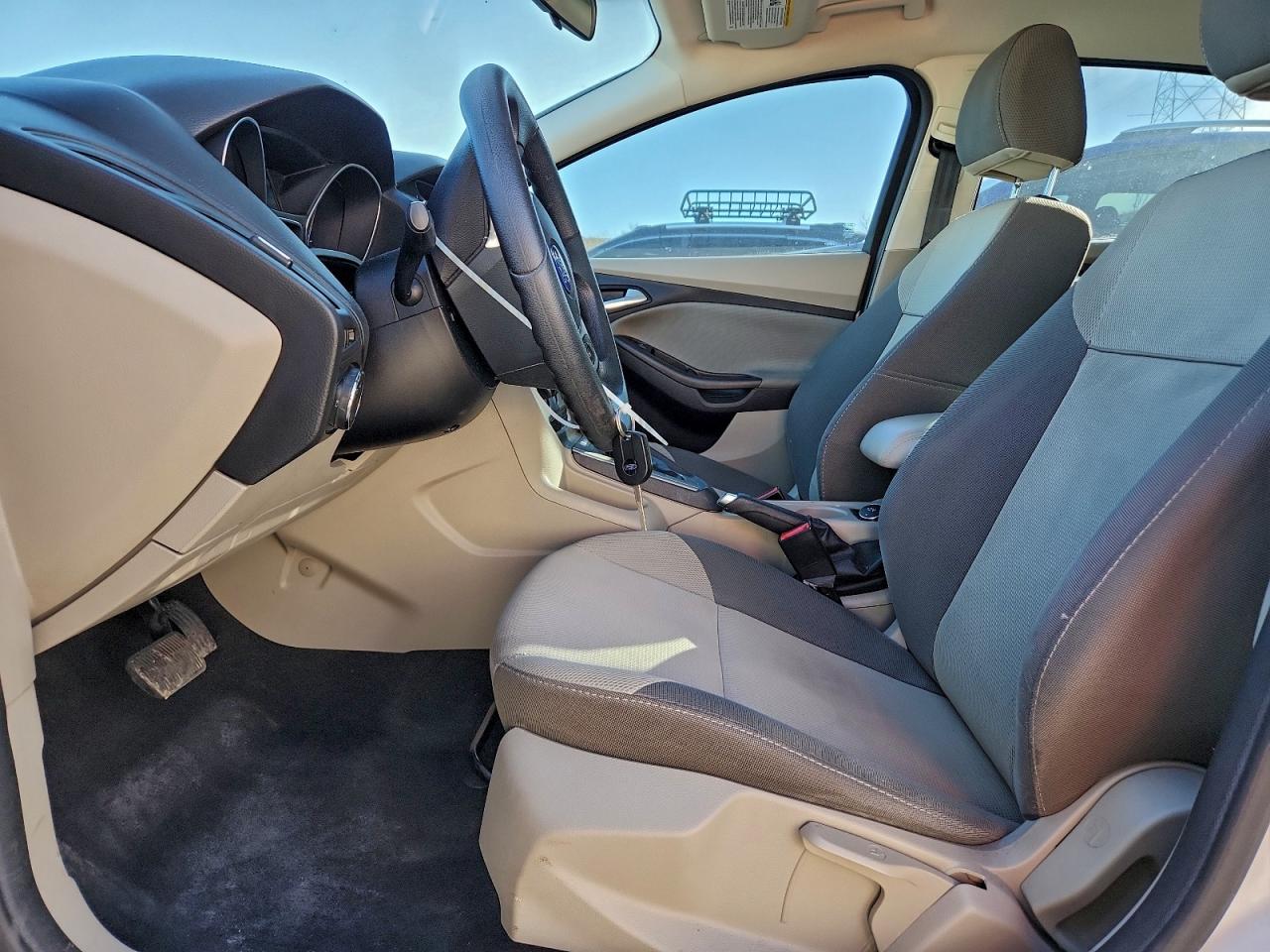 2014 FORD FOCUS SE photo 19