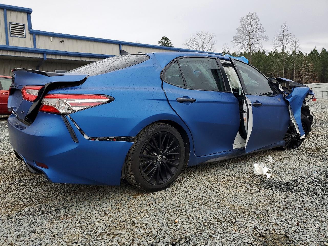 2019 TOYOTA CAMRY L photo 3