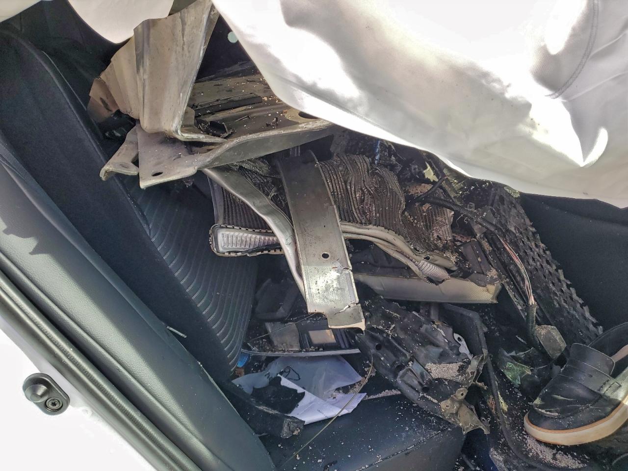 2019 TOYOTA CAMRY L photo 10