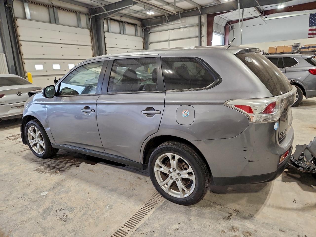 2014 MITSUBISHI OUTLANDER SE photo 2