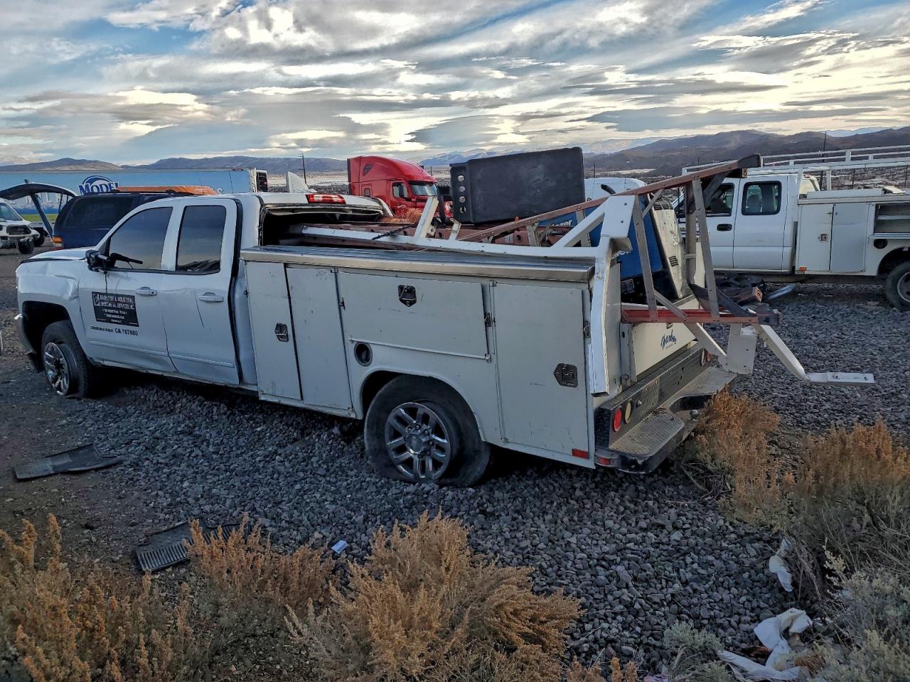 2018 CHEVROLET SILVERADO UTILITY / SERVICE TRUCK photo 2