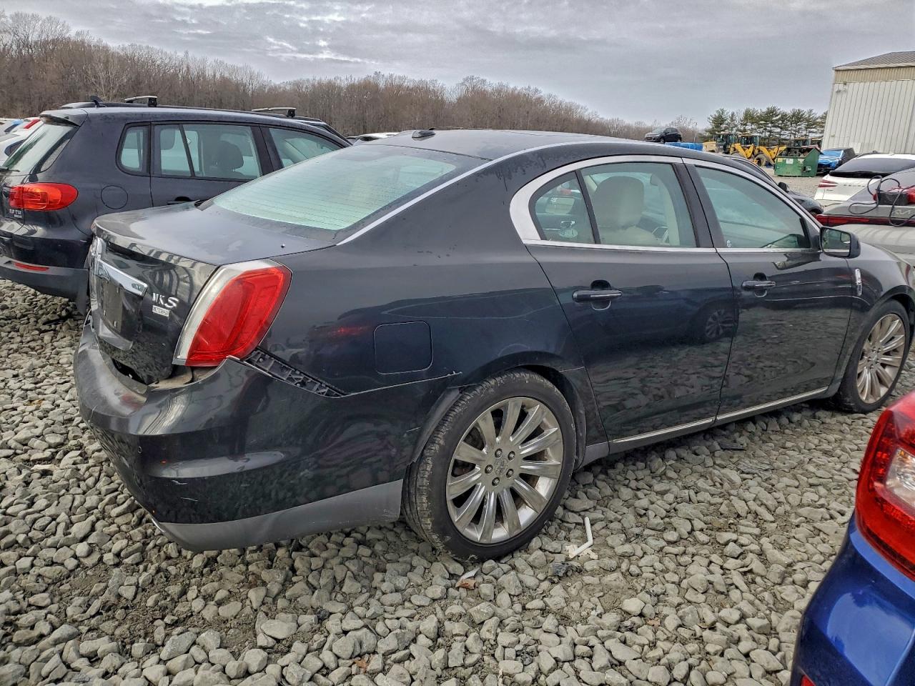 2011 LINCOLN MKS photo 3