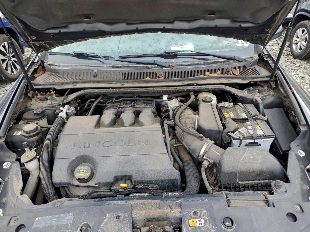 2011 LINCOLN MKS photo 11