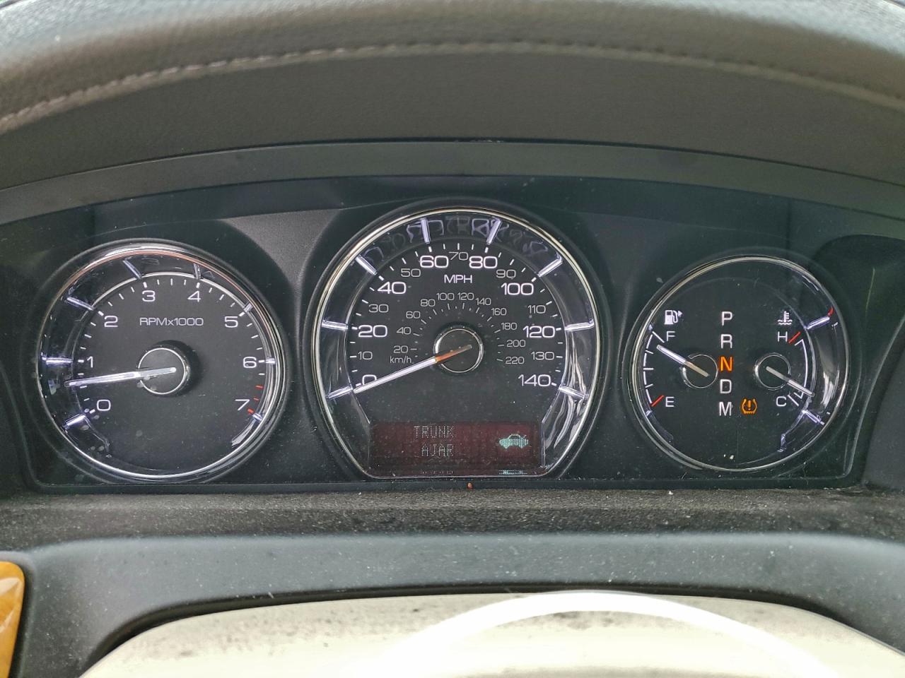 2011 LINCOLN MKS photo 9