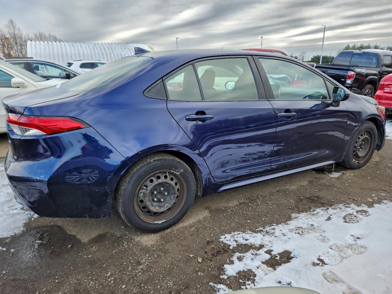 2021 TOYOTA COROLLA LE photo 3