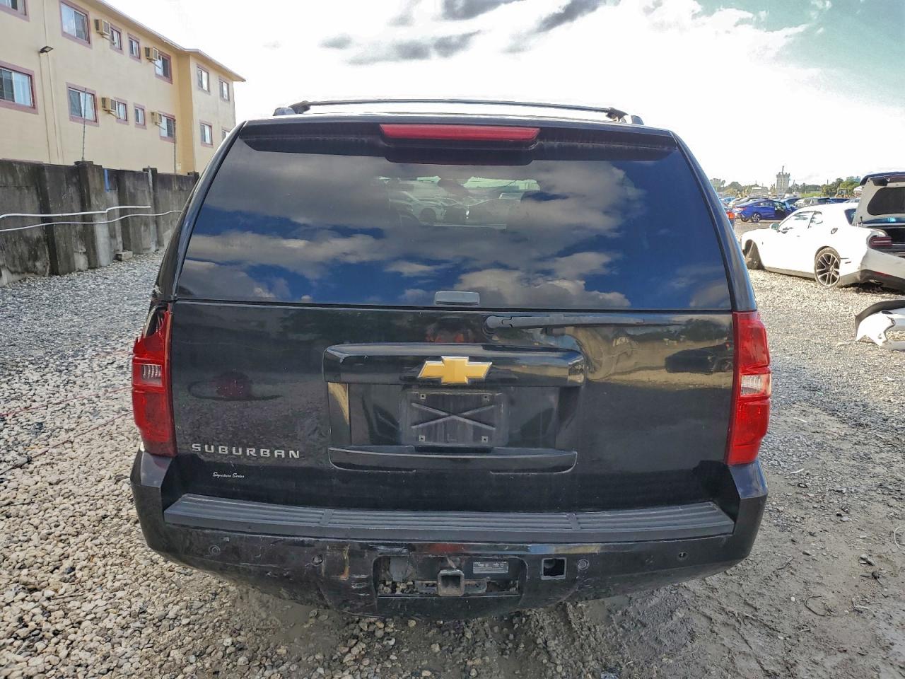 2013 CHEVROLET SUBURBAN K1500 LT photo 6