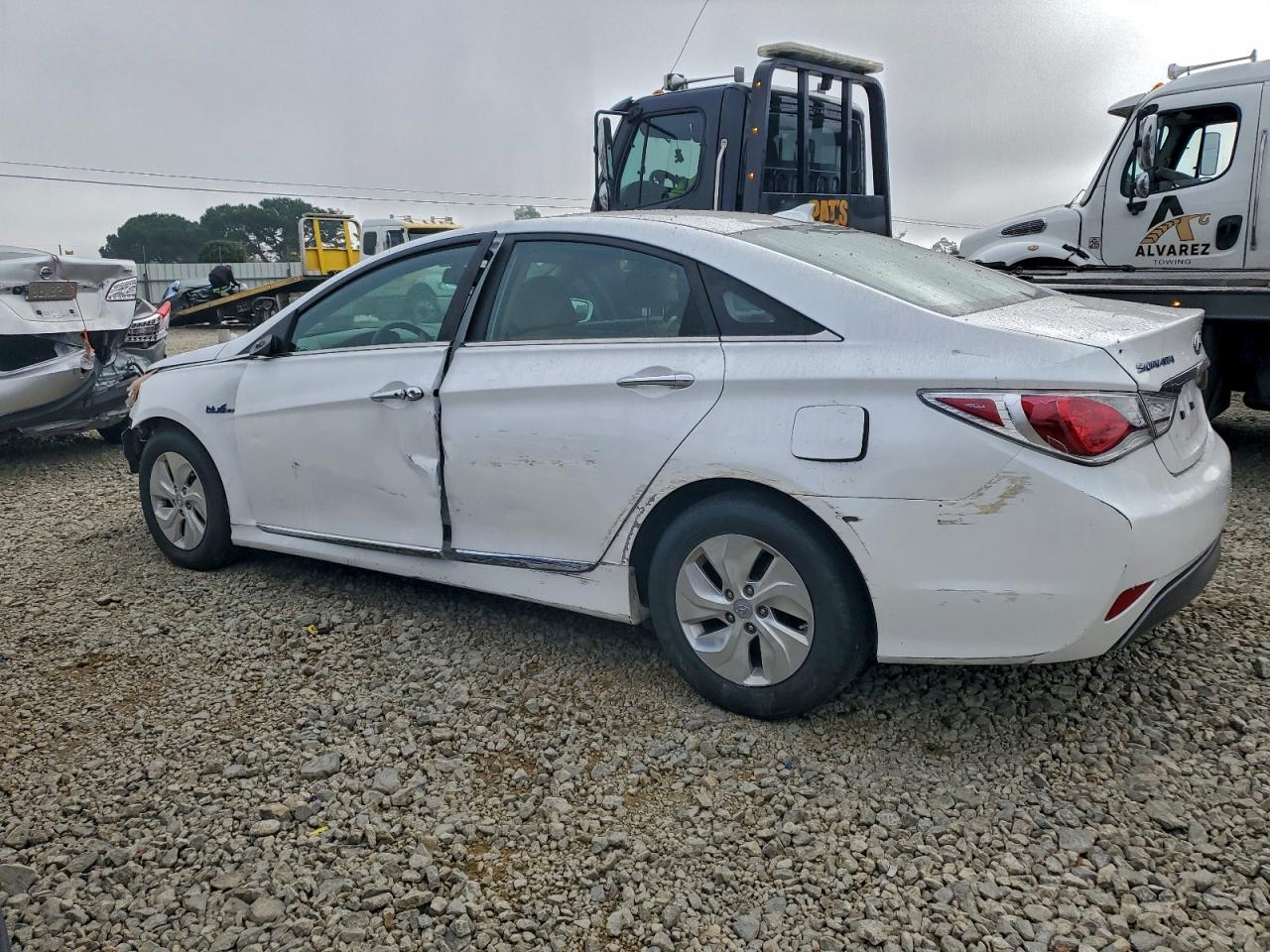 2015 HYUNDAI SONATA HYBRID photo 2