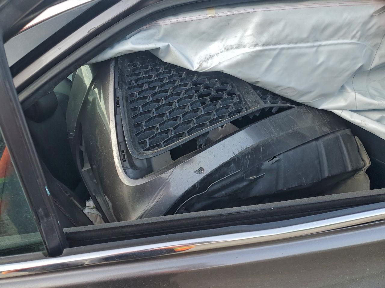 2017 TOYOTA CAMRY LE photo 10