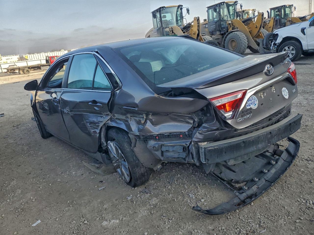 2017 TOYOTA CAMRY LE photo 2