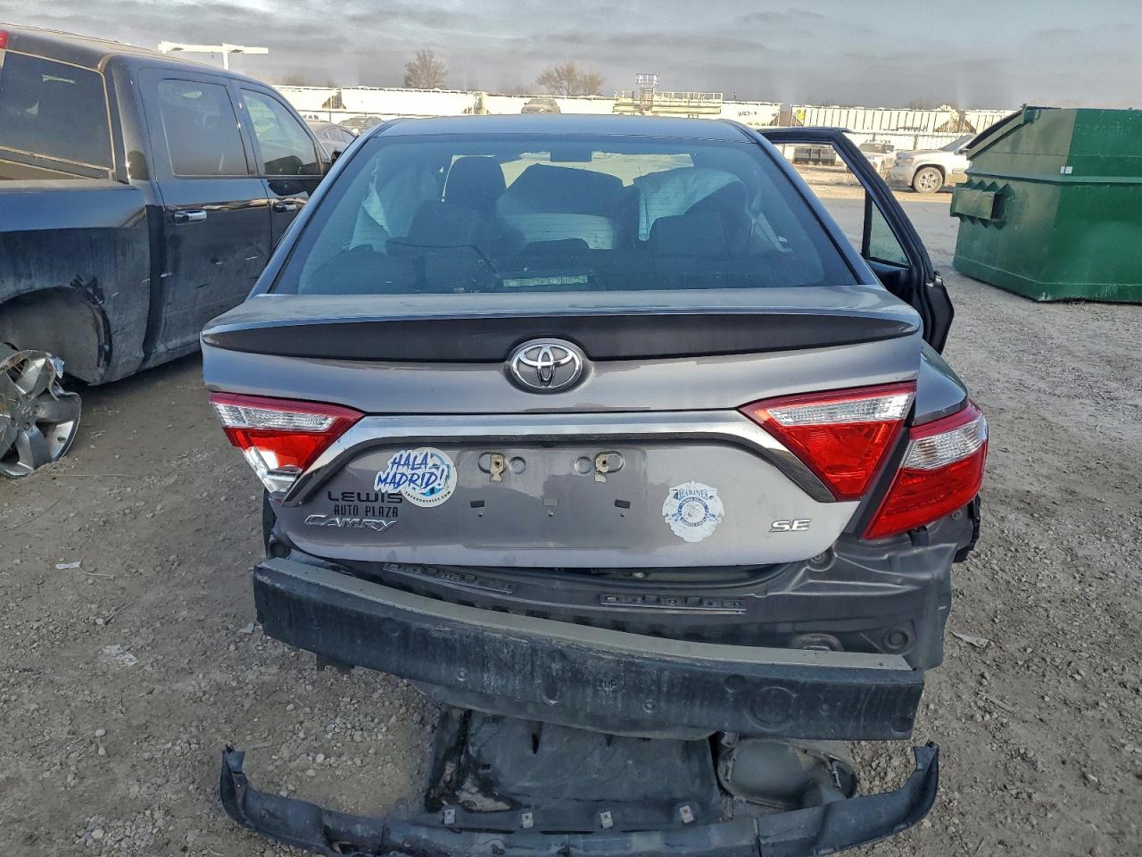 2017 TOYOTA CAMRY LE photo 6