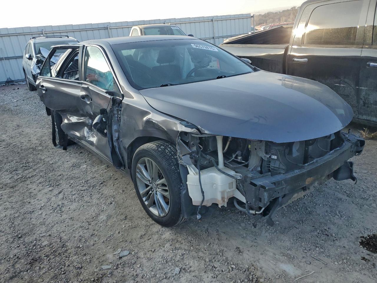 2017 TOYOTA CAMRY LE photo 4