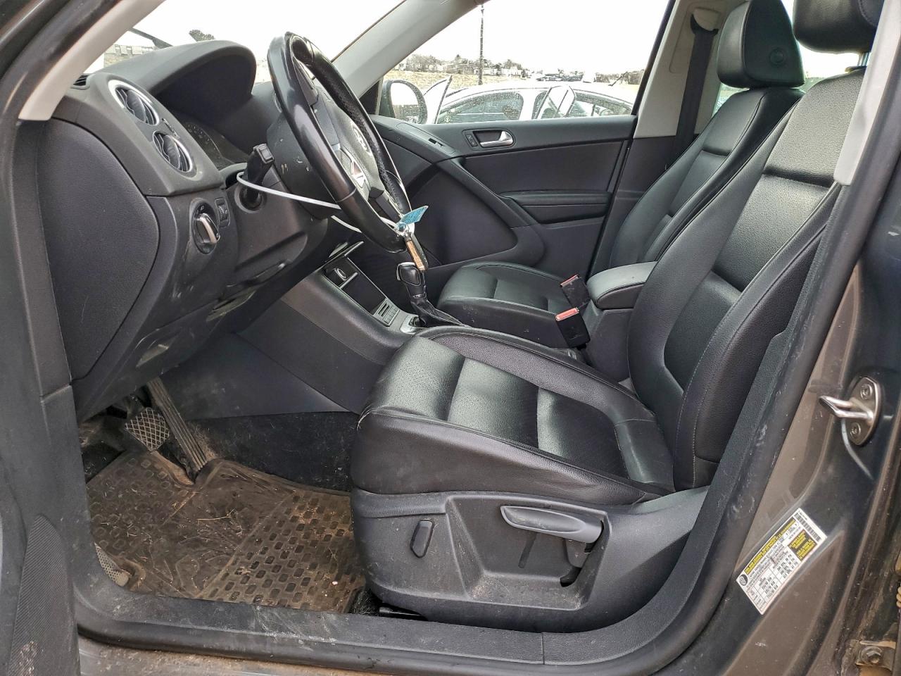 2012 VOLKSWAGEN TIGUAN S photo 7