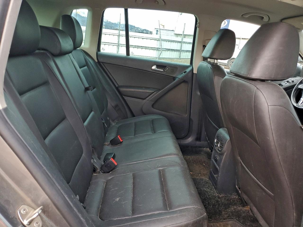 2012 VOLKSWAGEN TIGUAN S photo 11