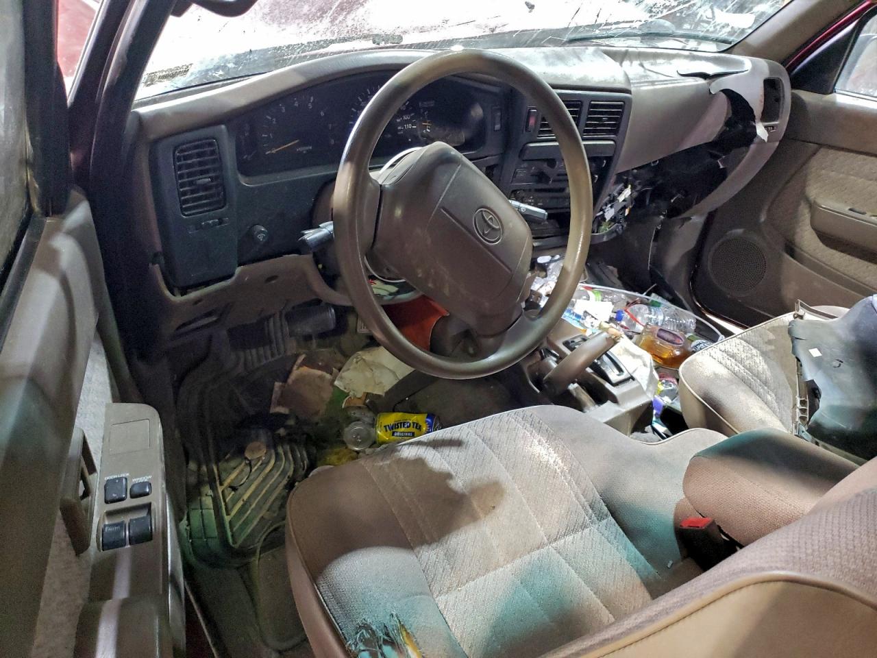 1996 TOYOTA TACOMA XTRACAB photo 8