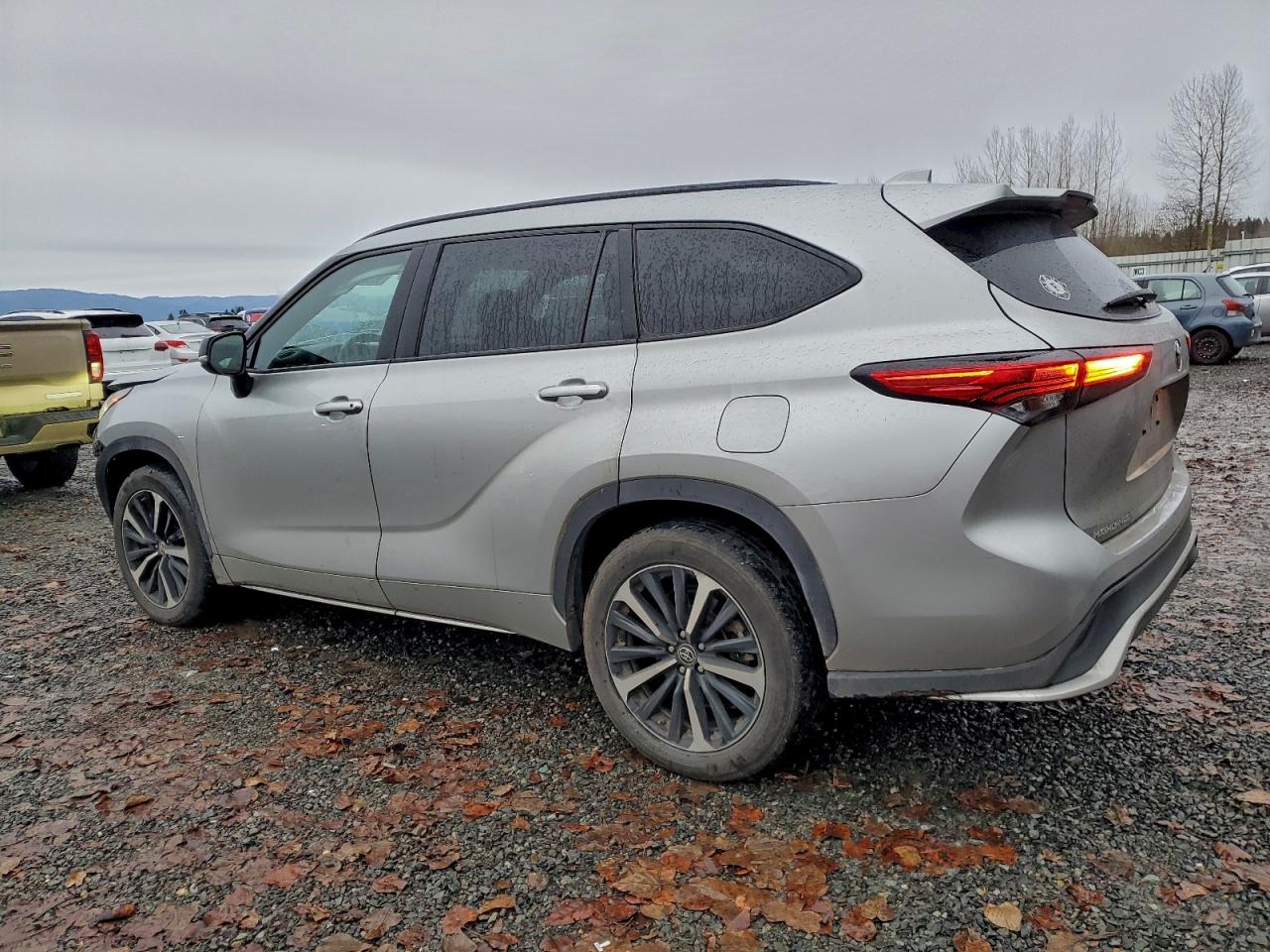2021 TOYOTA HIGHLANDER XSE photo 2
