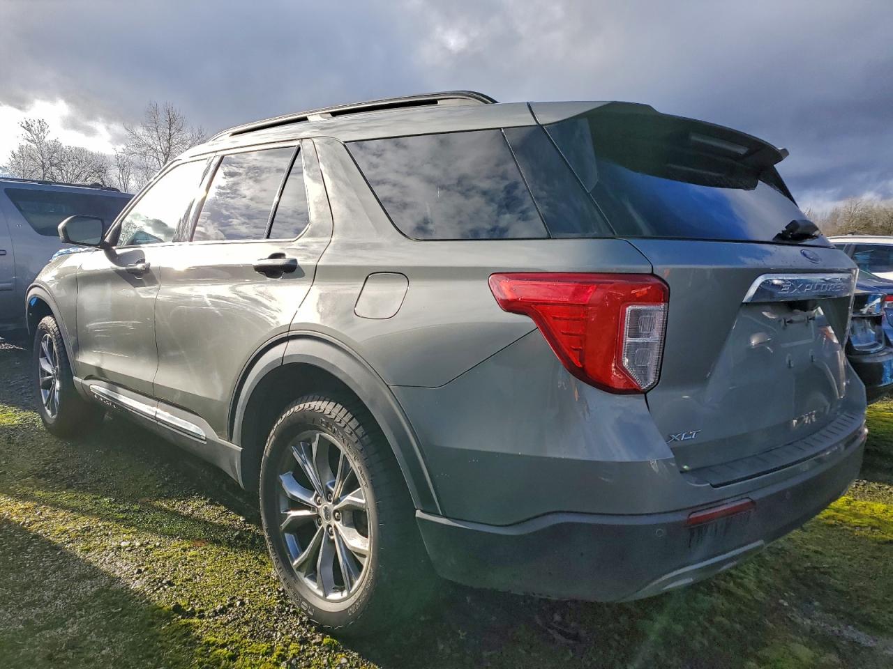 2020 FORD EXPLORER XLT photo 2