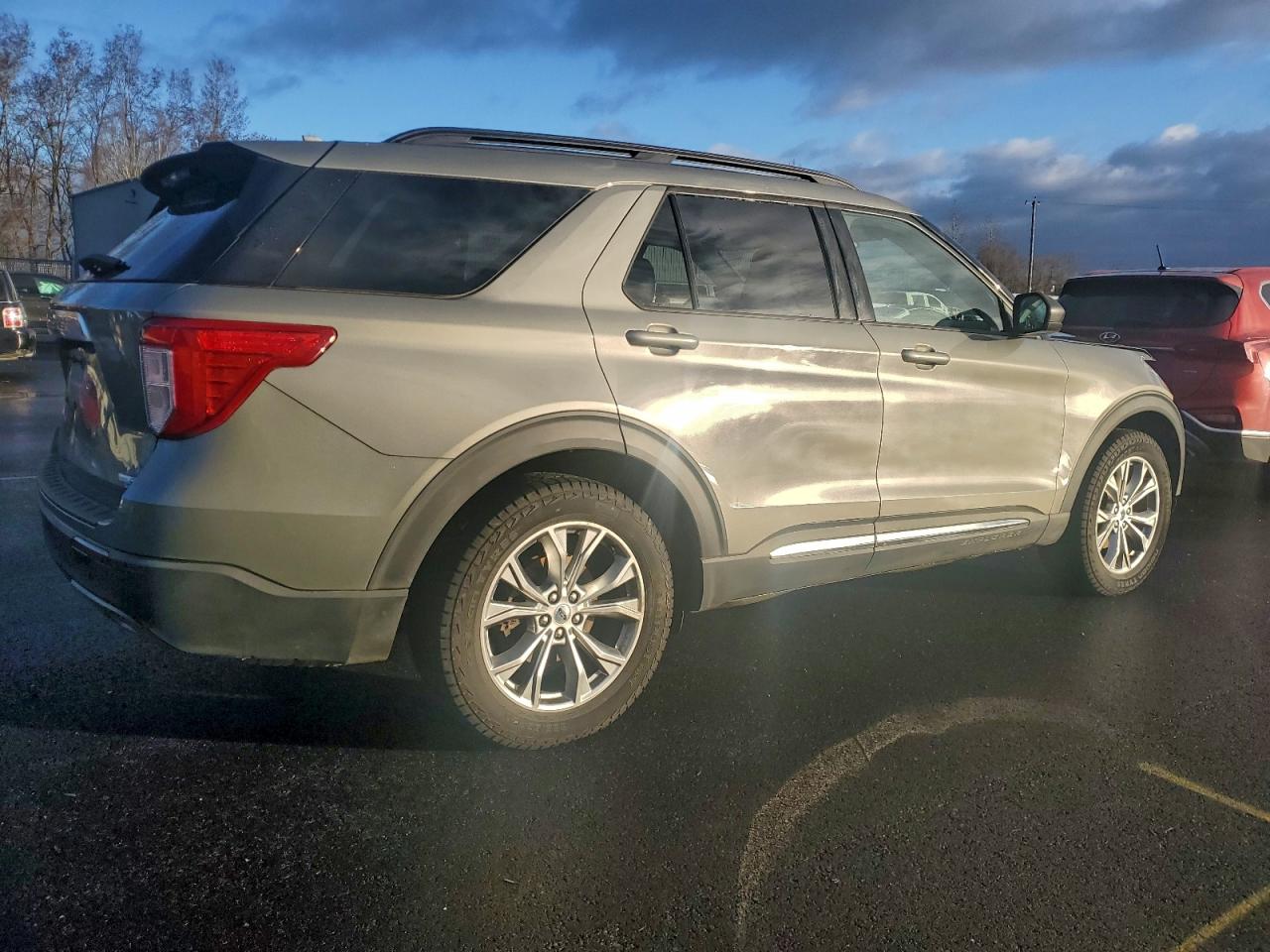 2020 FORD EXPLORER XLT photo 3