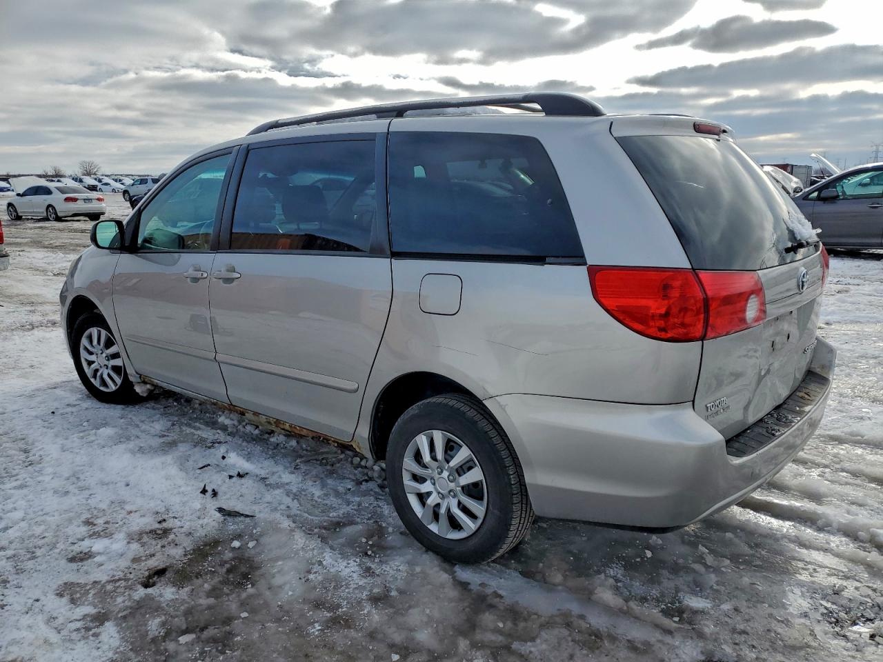 2007 TOYOTA SIENNA CE photo 2