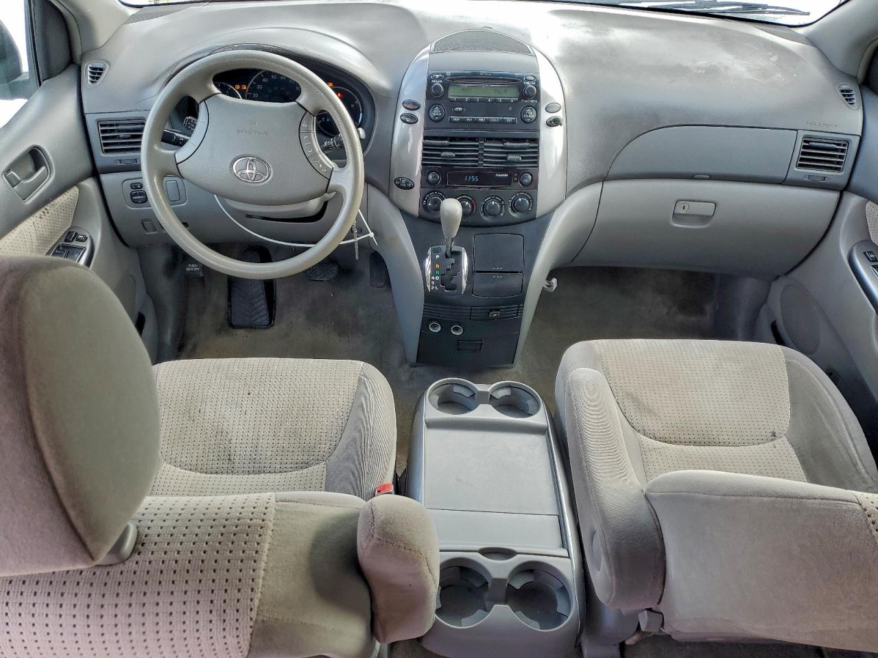 2007 TOYOTA SIENNA CE photo 8