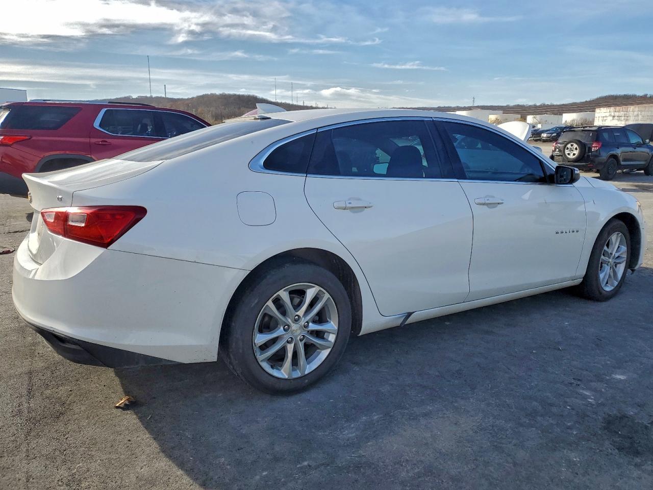 2016 CHEVROLET MALIBU LT photo 3