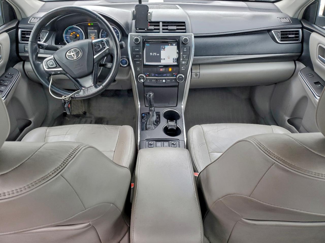 2016 TOYOTA CAMRY HYBRID photo 8