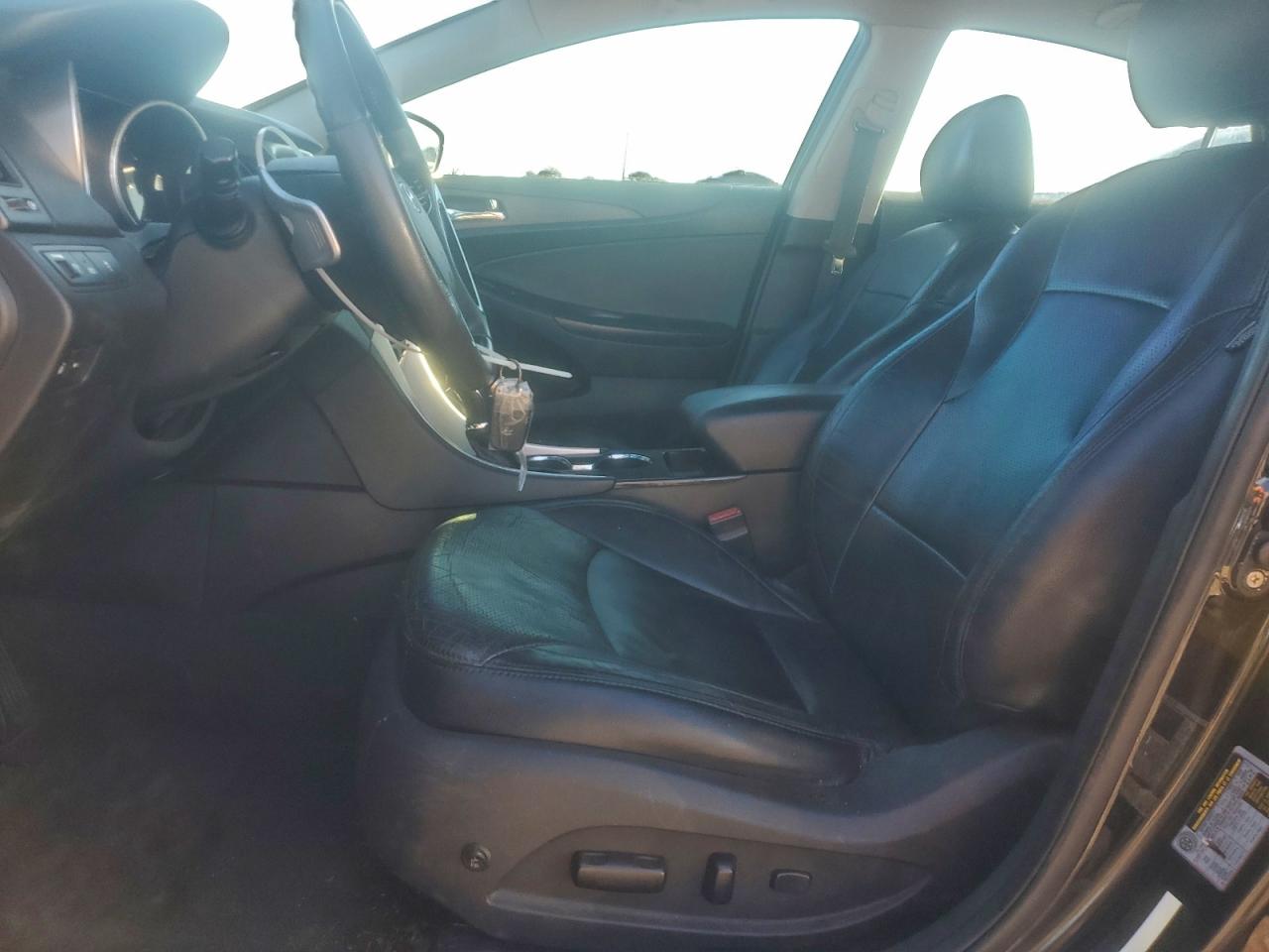 2011 HYUNDAI SONATA SE photo 7
