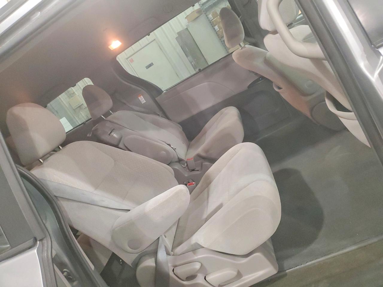 2016 TOYOTA SIENNA LE photo 11
